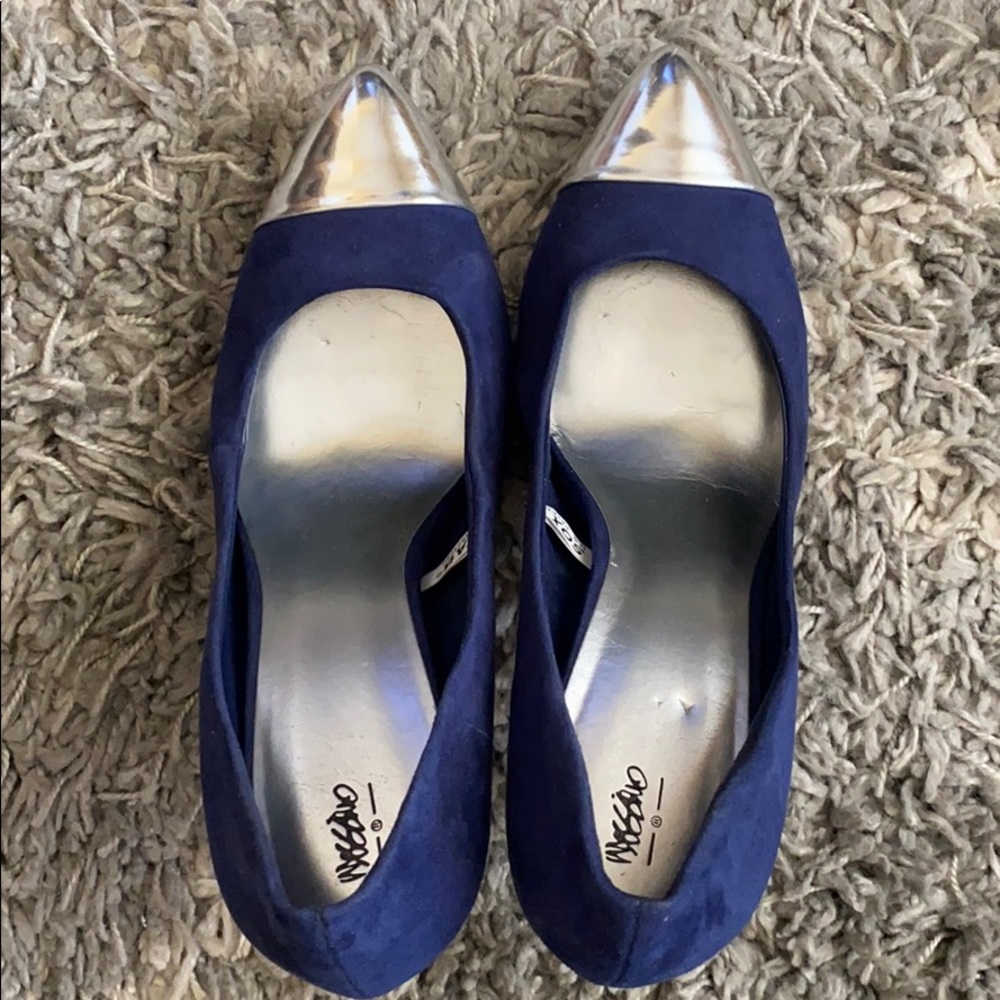 Mossimo Silver Point Pumps - Picture 2 of 11